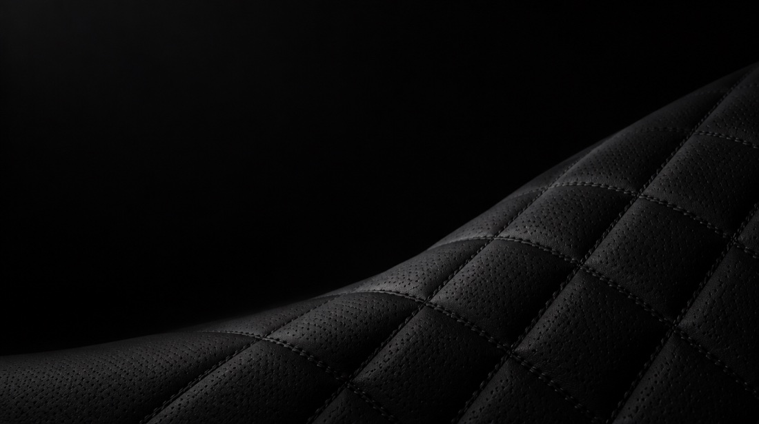 Leather at night, Mac